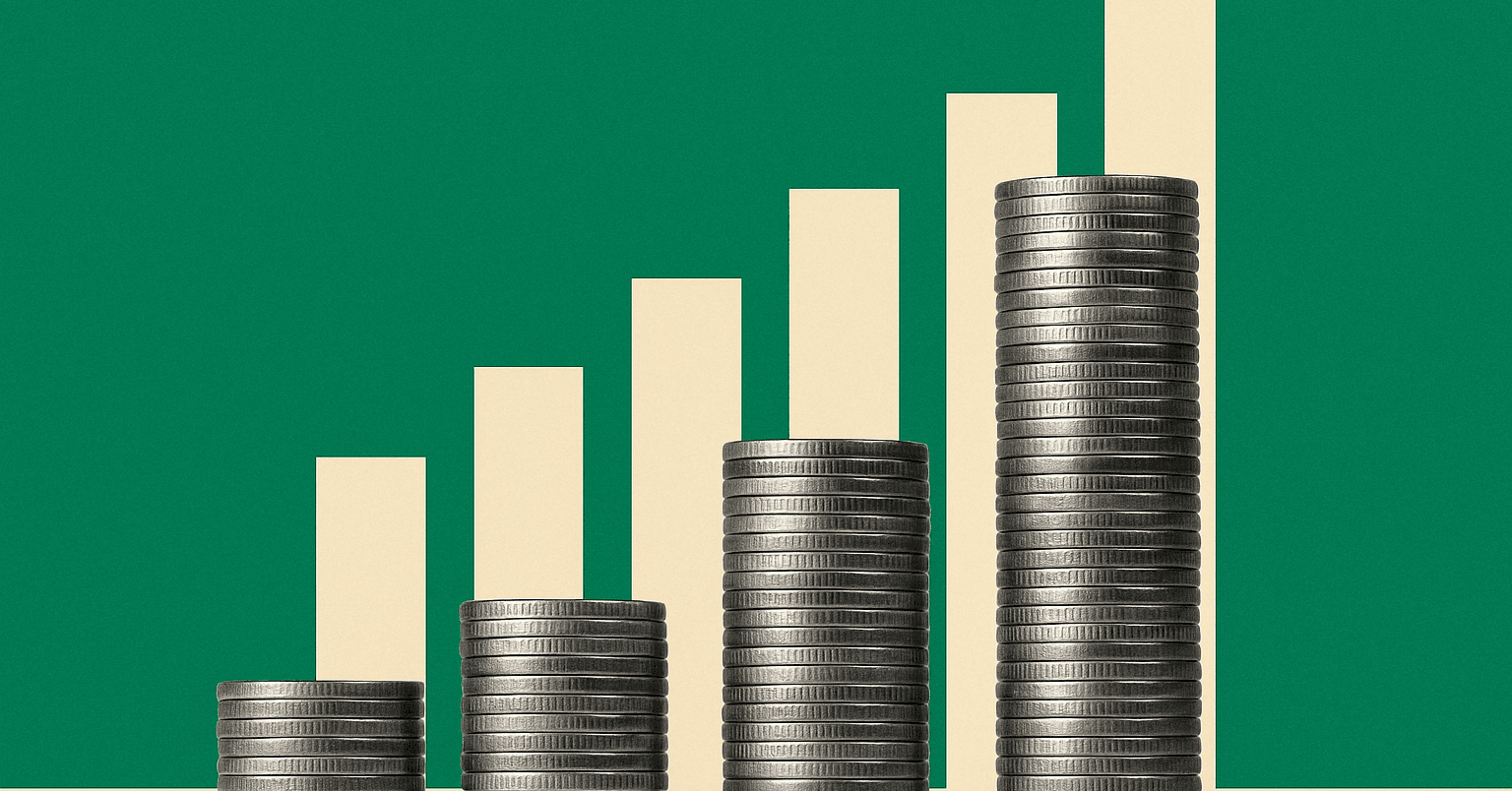 Three stacks of coins rising from left to right in increasing heights — a visual metaphor for amplifying leverage ratios